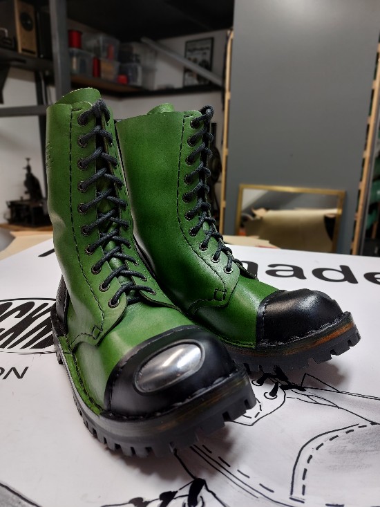 Cockney boots green and black 10 cs